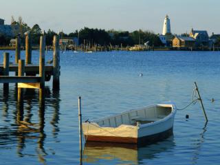 Obrazek: Anchored Rowboat, Cape Hatteras National Seashore, North Carolina