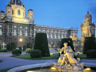Obrazek: Austrian Garden at Twilight, Vienna