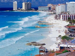 Obrazek: Cancun Shoreline, Mexico
