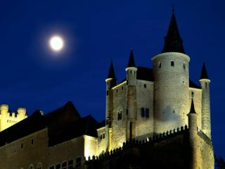 Obrazek: Moon Over Alcazar Castle, Segovia
