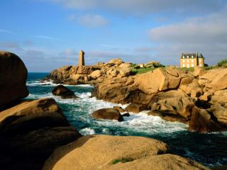 Obrazek: Ploumanach Rocks and Lighthouse, Bretagne, France