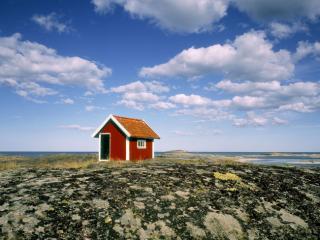Obrazek: Small Hut at the Coastline of the Baltic Sea, Tjust Archipelago, Sweden