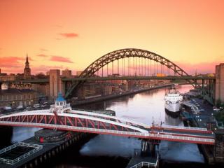 Obrazek: Tyne Bridge and Swing Bridge, Newcastle Upon Tyne, United Kingdom