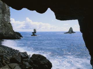 Obrazek: View from Inside a Sea Cave, Costa Rica