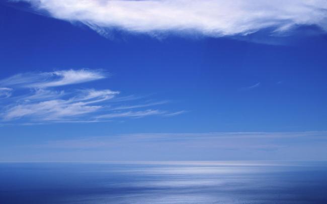 Niebieskie morze i piękne niebo