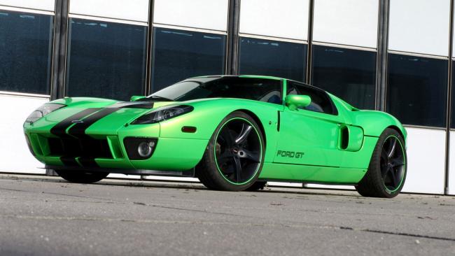 Zielony samochód FORD GT