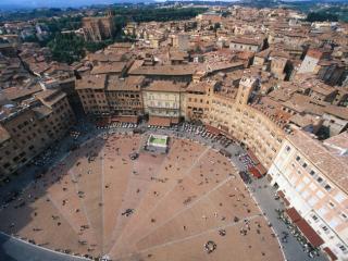 Obrazek: Aerial View of Piazza del Campo, Siena, Italy