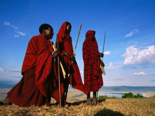 Obrazek: Masai at the Edge of the Ngorongoro, Tanzania