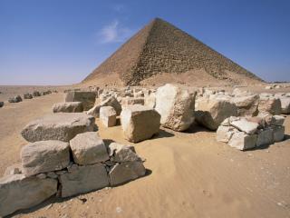Obrazek: White Pyramid of King Snefru, Dahshur, Egypt