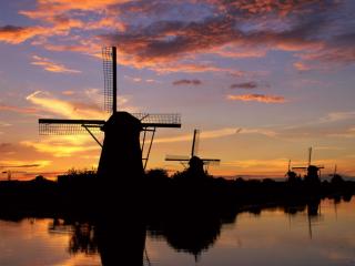 Obrazek: Windmills Reflected, Kinderdijk, Netherlands