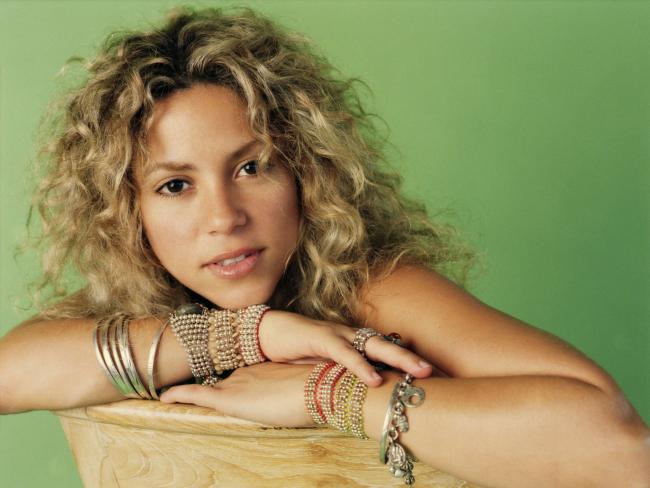 Shakira 40